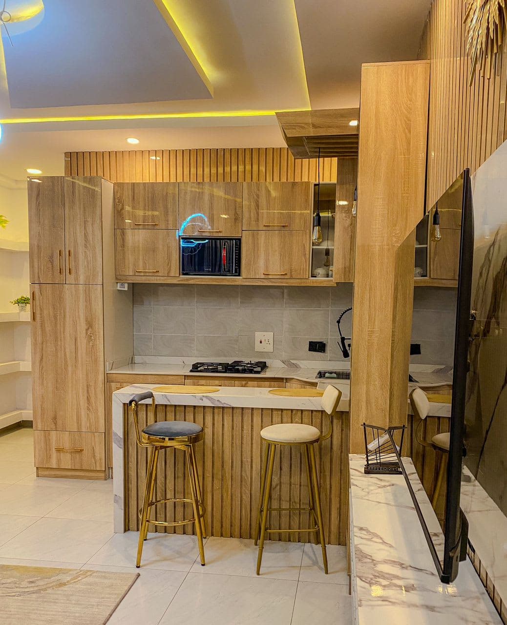 Luxury One Bedroom Apartment - Image 3