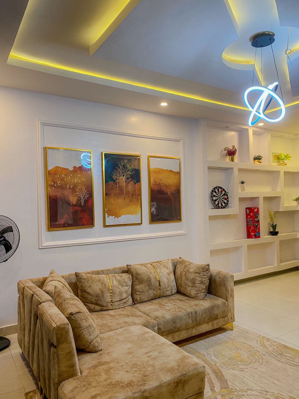 Luxury One Bedroom Apartment - Image 2