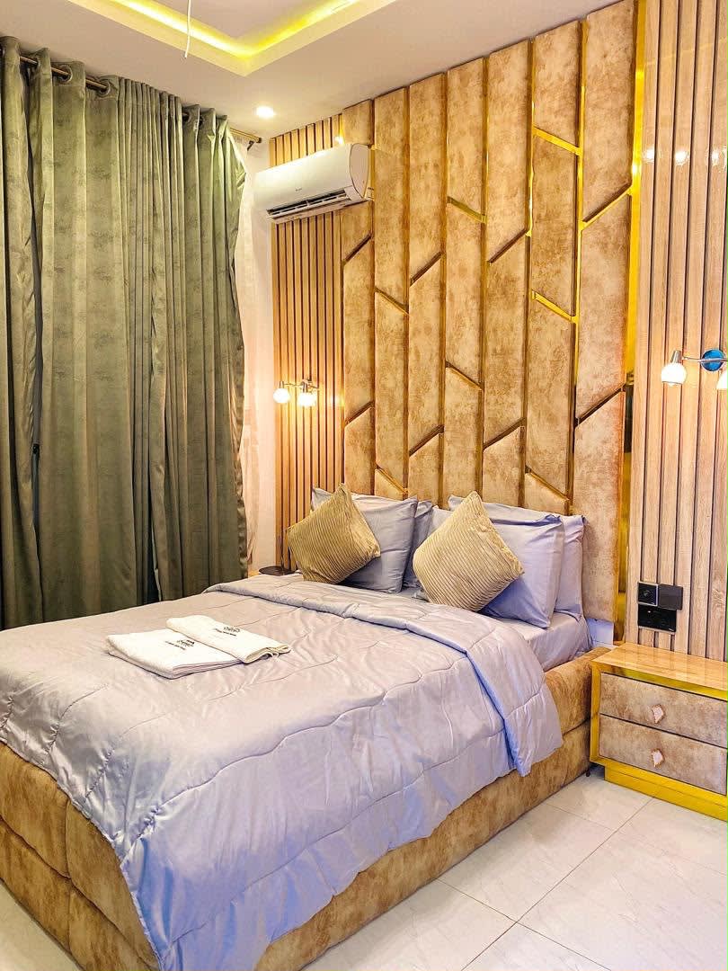 Luxury One Bedroom Apartment - Image 5
