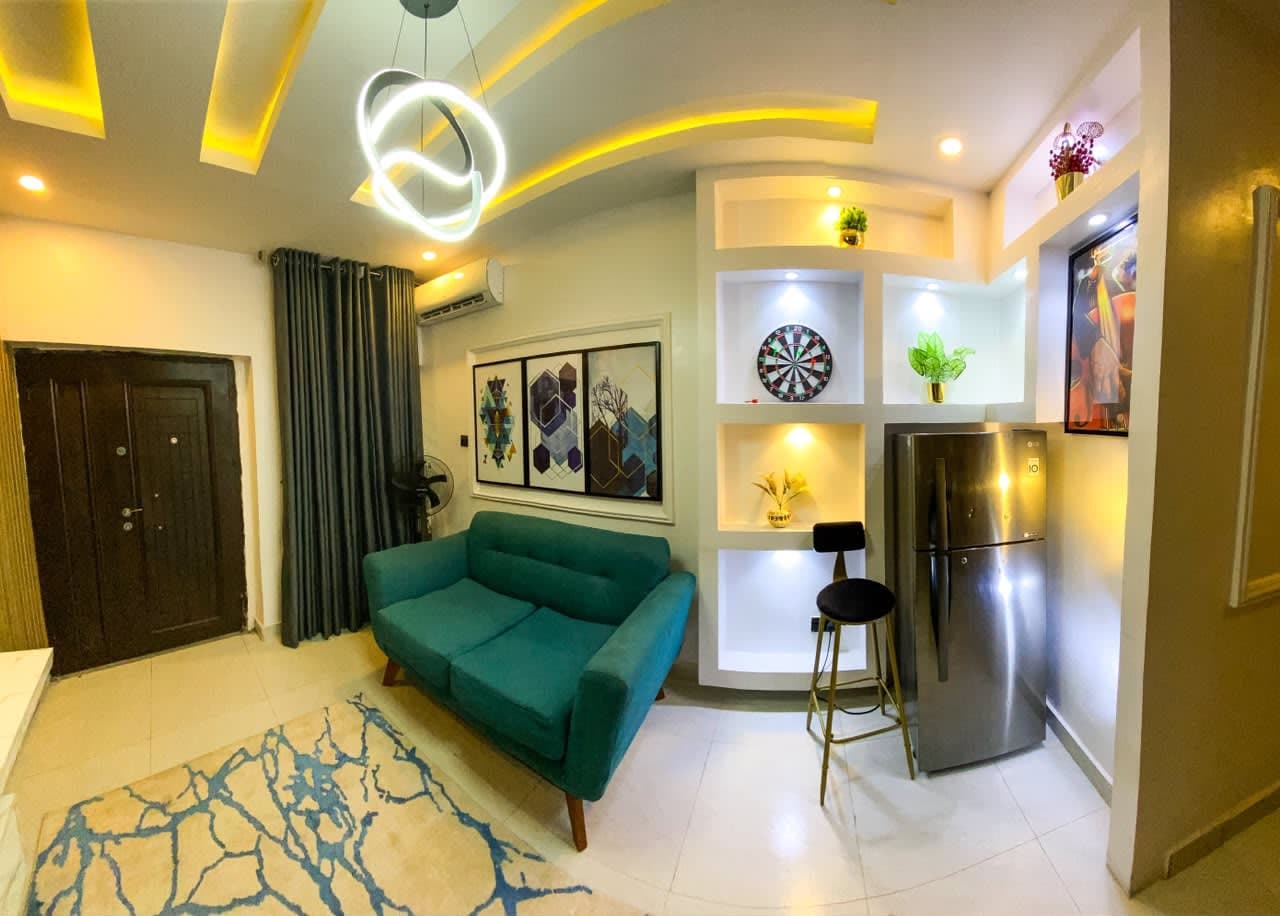 Luxury One Bedroom Apartment - Image 3