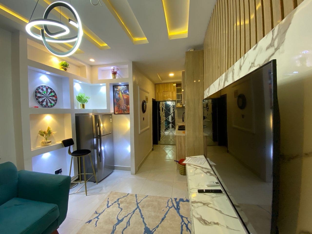 Luxury One Bedroom Apartment - Image 4