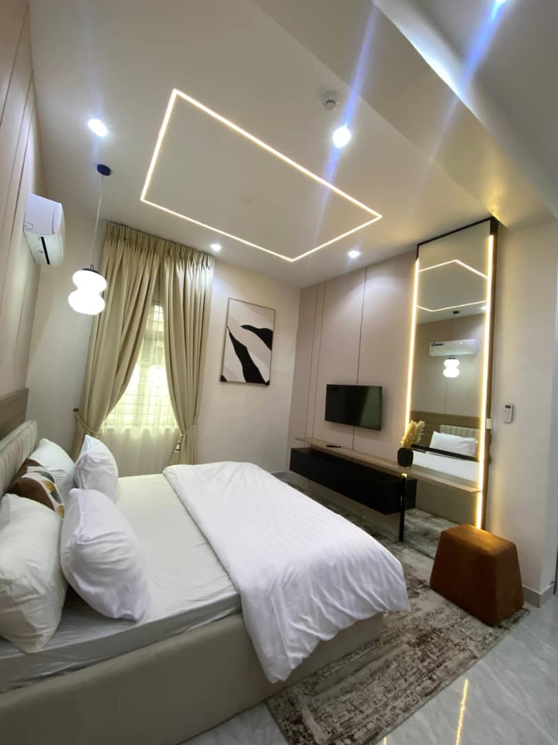 Stylish 2-Bedroom Apartment in Lekki Phase 1 🏡✨ - Unit 4 - Image 3