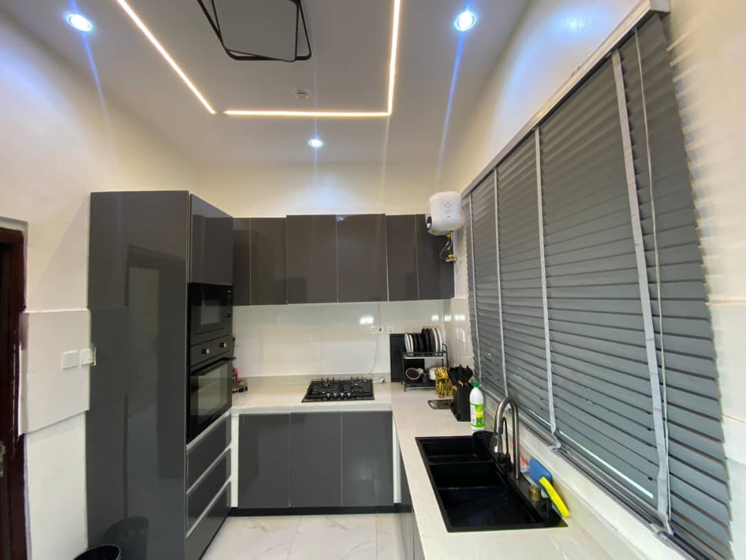 Stylish 2-Bedroom Apartment in Lekki Phase 1 🏡✨ - Unit 4 - Image 4