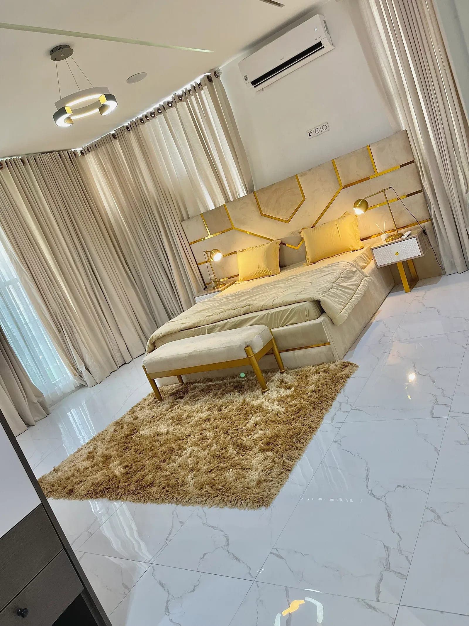 Grand Luxury Five Bedroom Duplex - Image 5