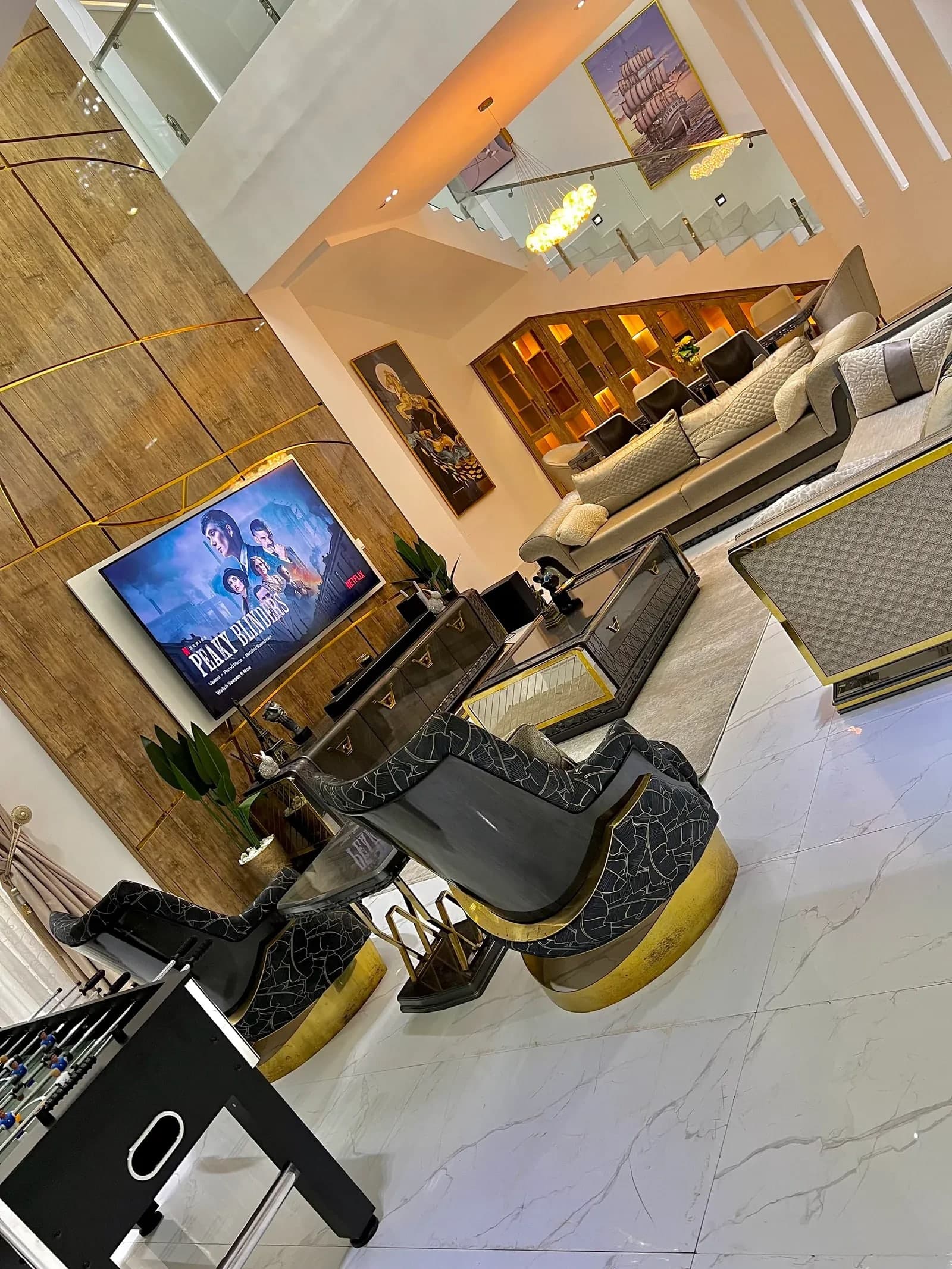 Grand Luxury Five Bedroom Duplex - Image 2