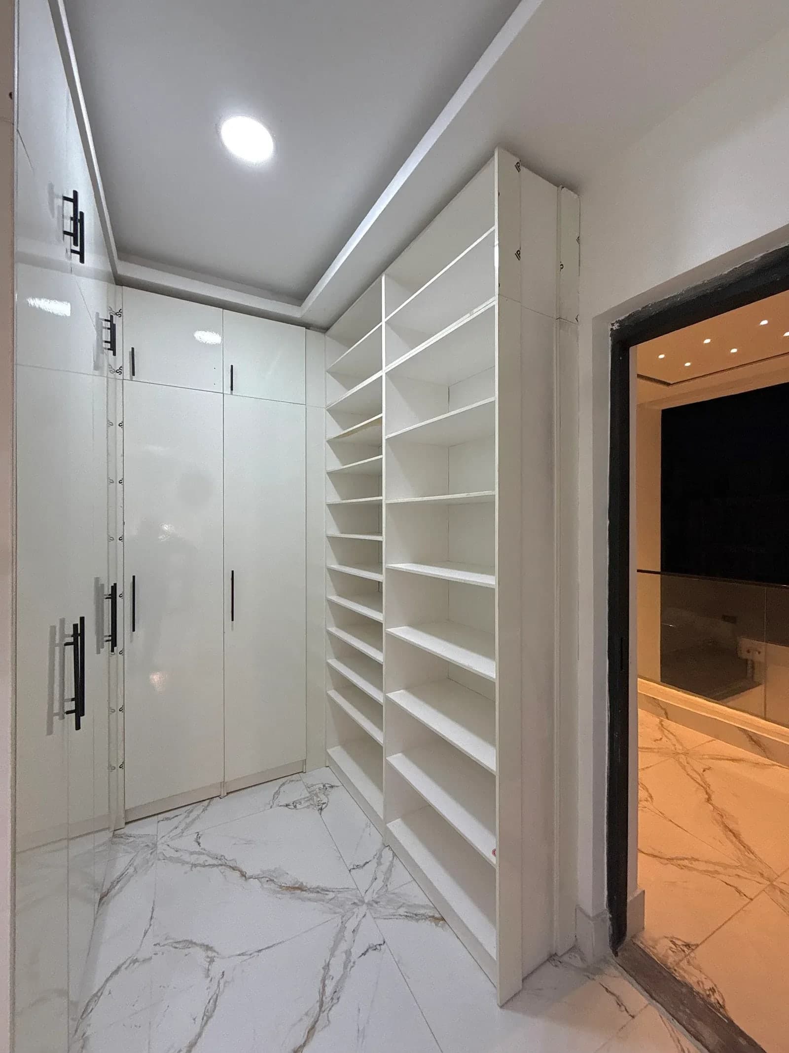 Platinum Elite 6 Bedroom Duplex - Image 2