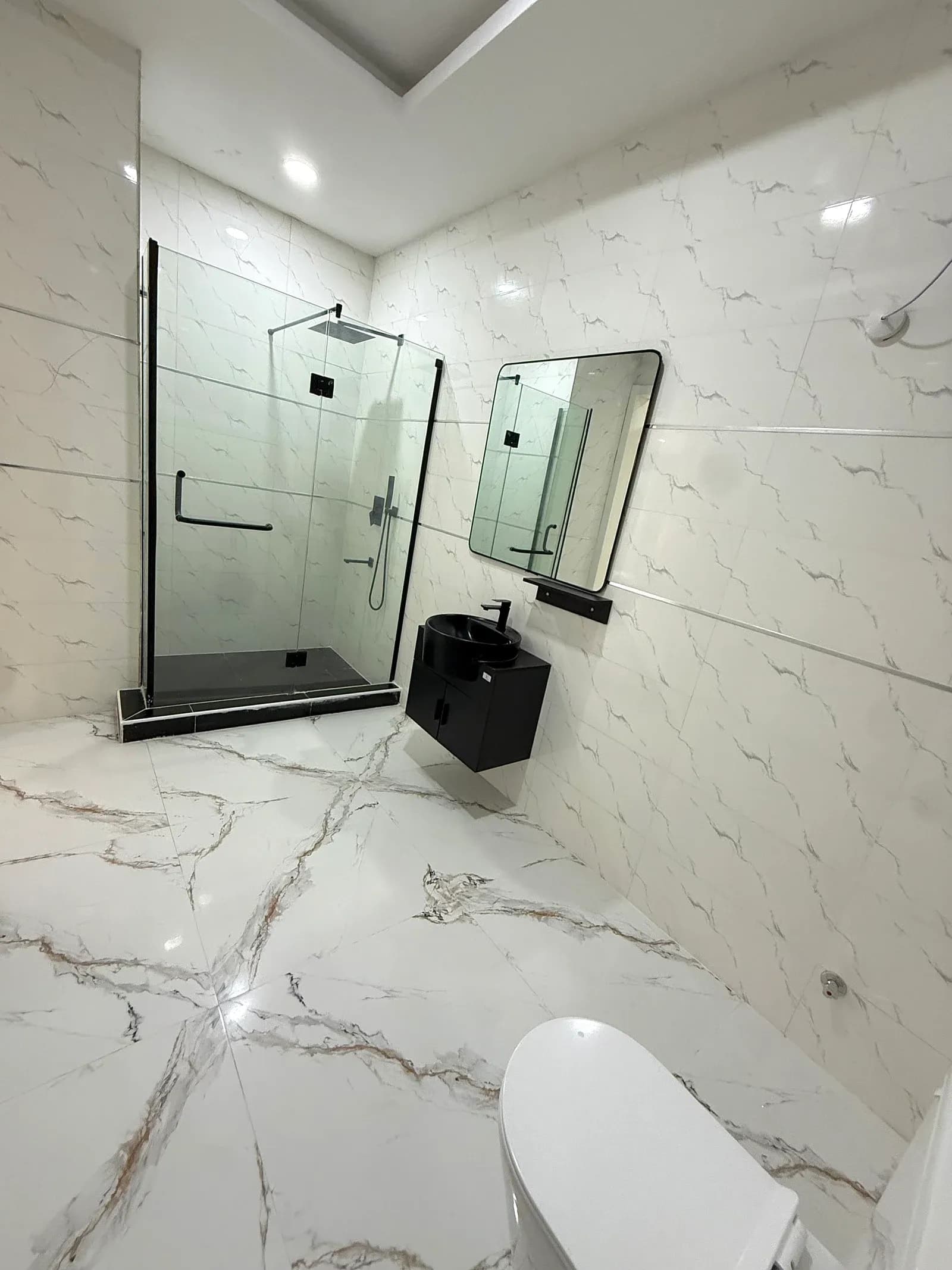 Platinum Elite 6 Bedroom Duplex - Image 4