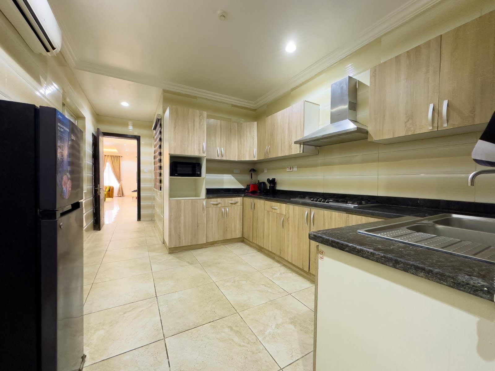 House 9 - Luxury Fully Furnished 3-Bedroom Apartment - Unit 2 - Image 5