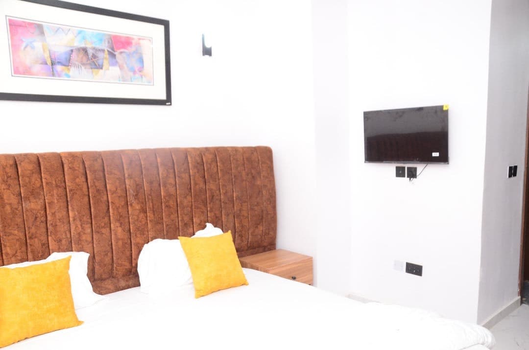 The Luxe Nest – 2-Bedroom Apartment - Image 5
