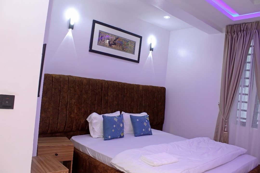 The Luxe Nest – 2-Bedroom Apartment - Image 4
