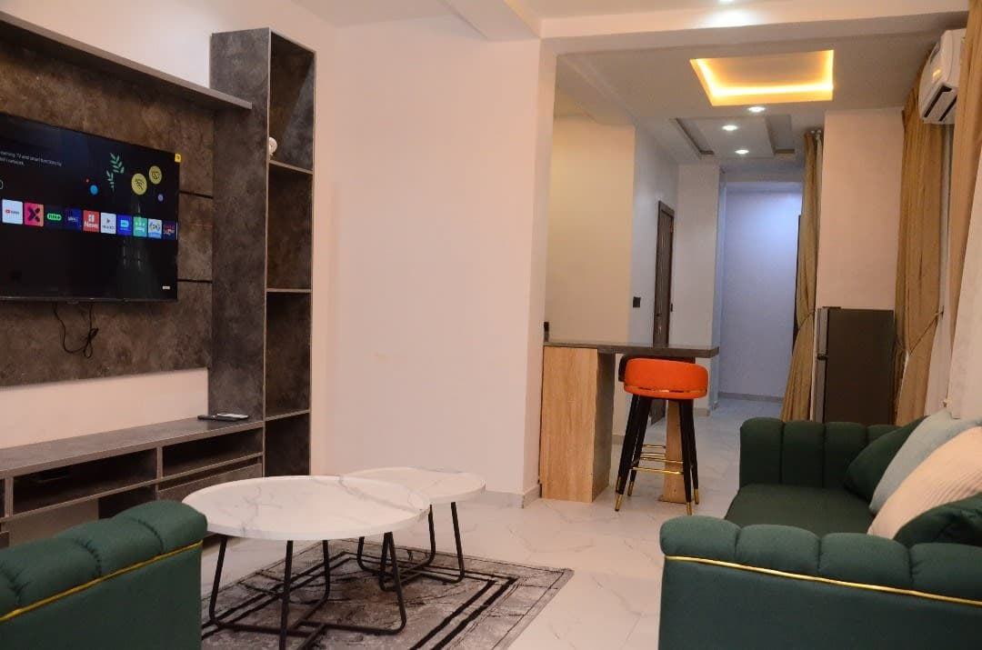 The Luxe Nest – 2-Bedroom Apartment - Image 3