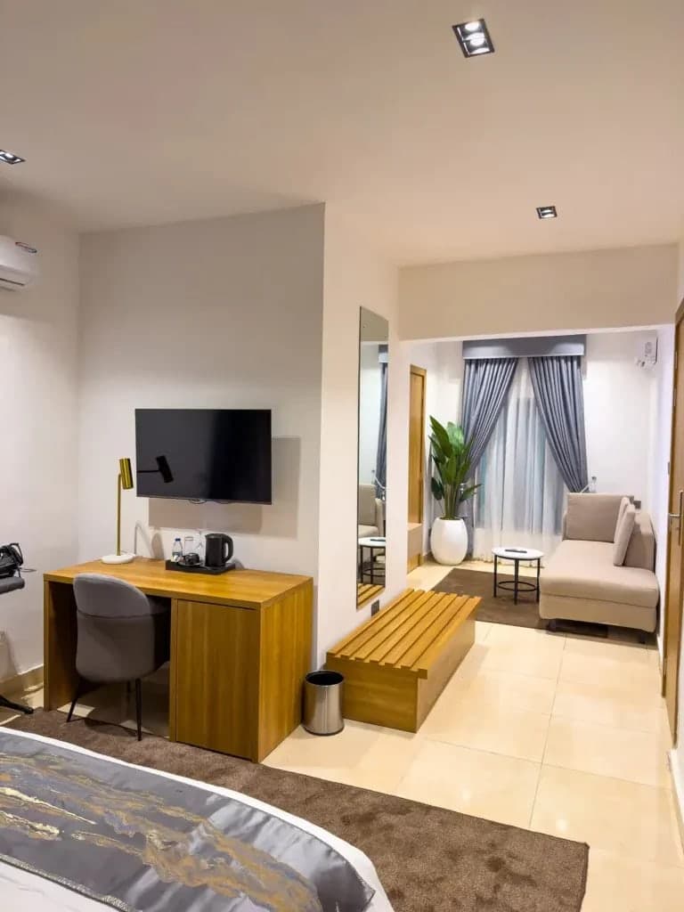 Executive Suite - Image 3