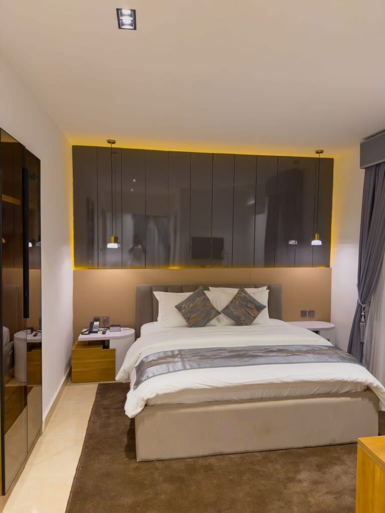 Executive Suite - Image 2