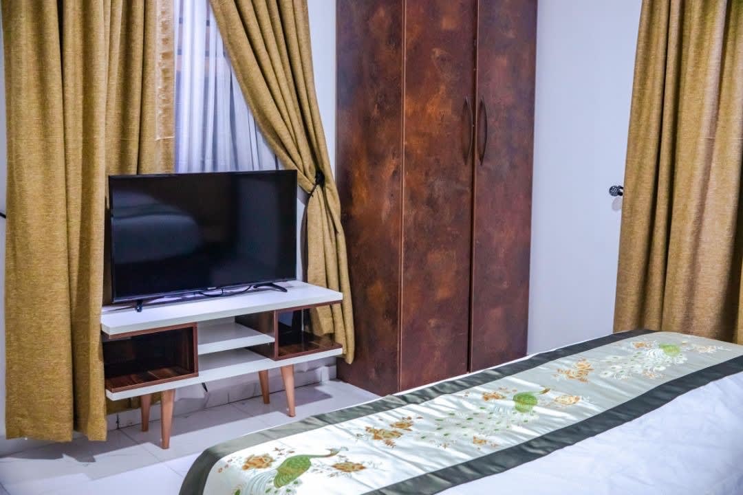 Premium One-Bedroom Apartment with Solar Power - Image 3
