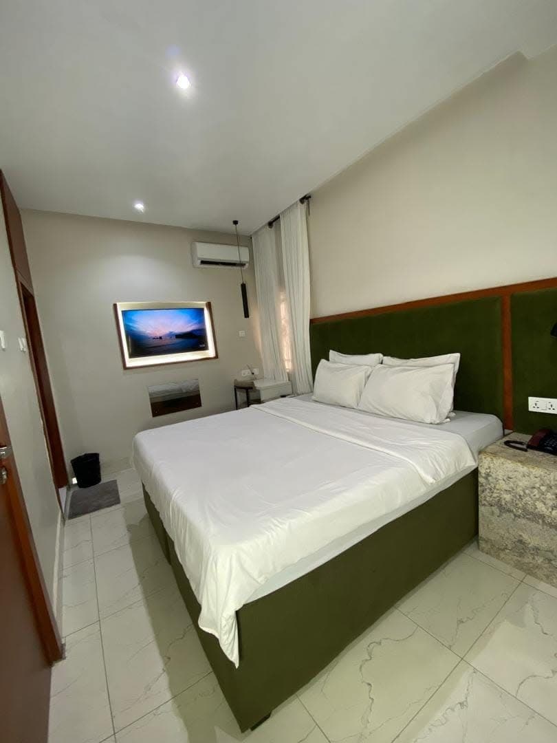 The Royale Deluxe – Premium Deluxe Apartment - Image 2