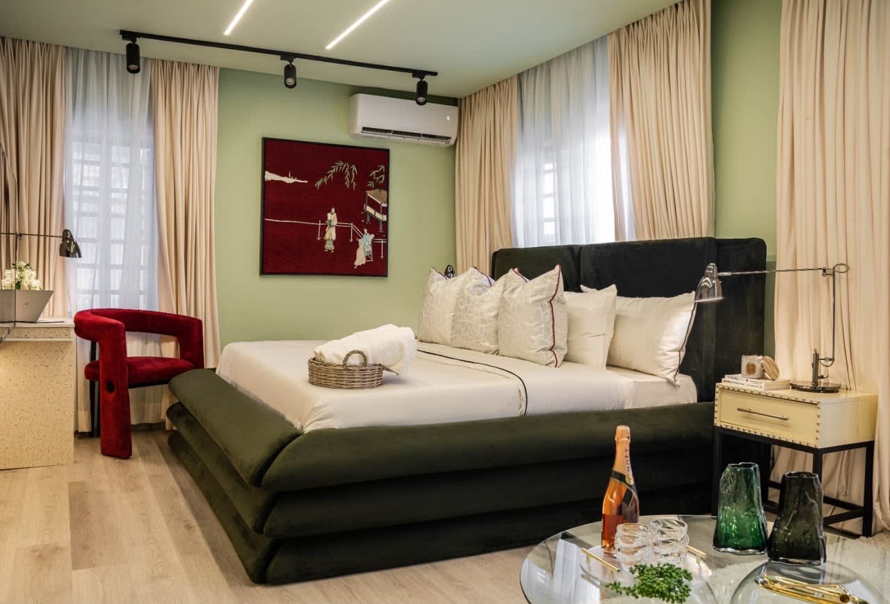 Executive 2 Bedroom Shortlet Apartment in Lekki Phase 1 | Fully Furnished & Secure - Image 5