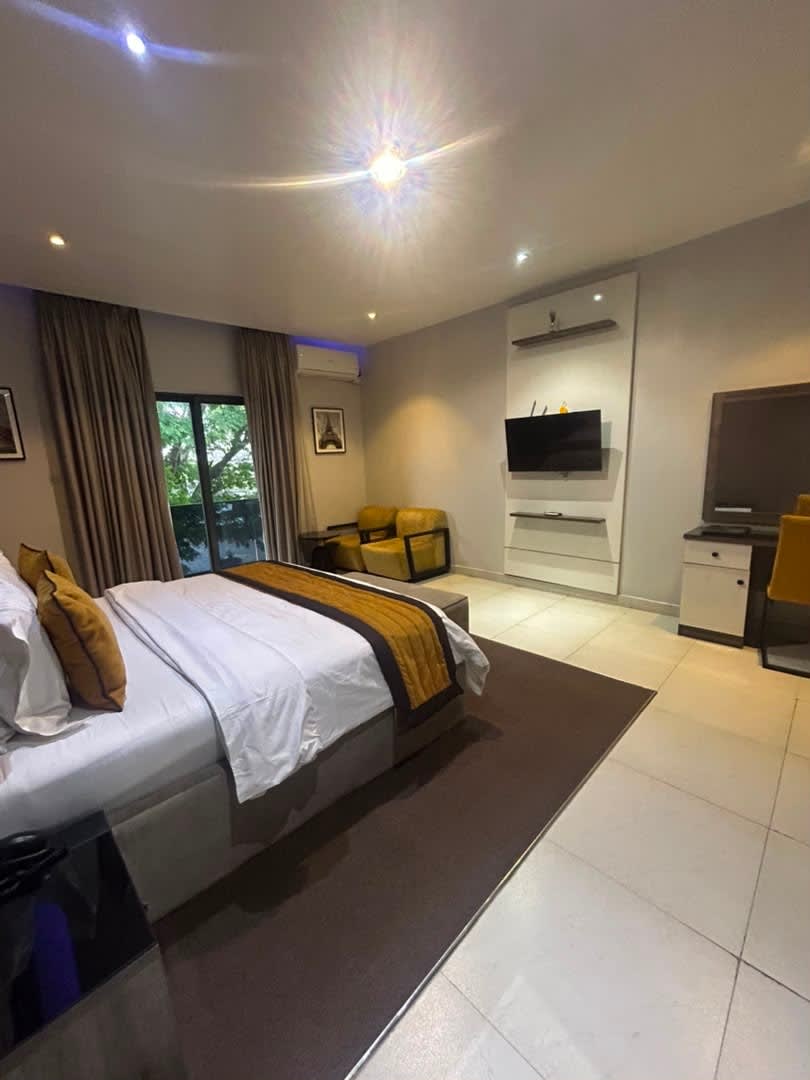 The Skyline Studio Room - Image 5