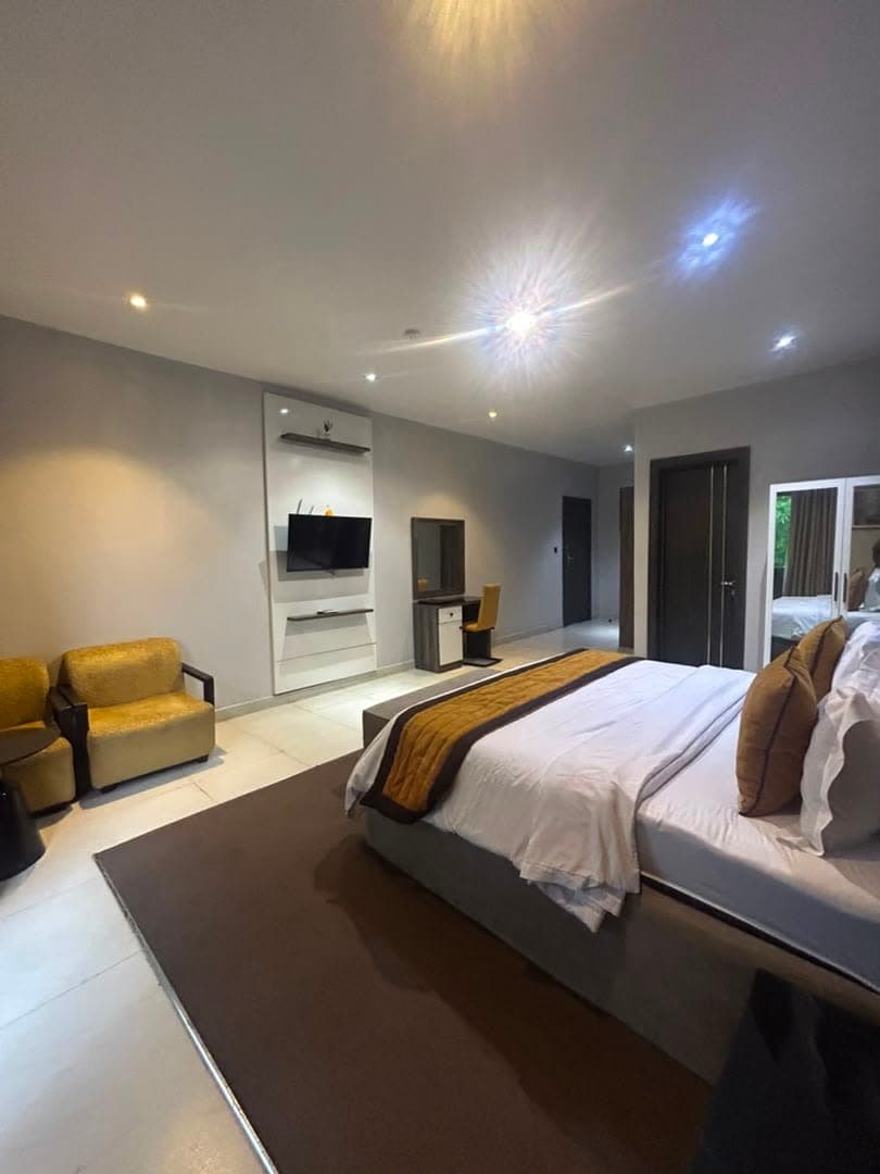 The Skyline Studio Room - Image 2