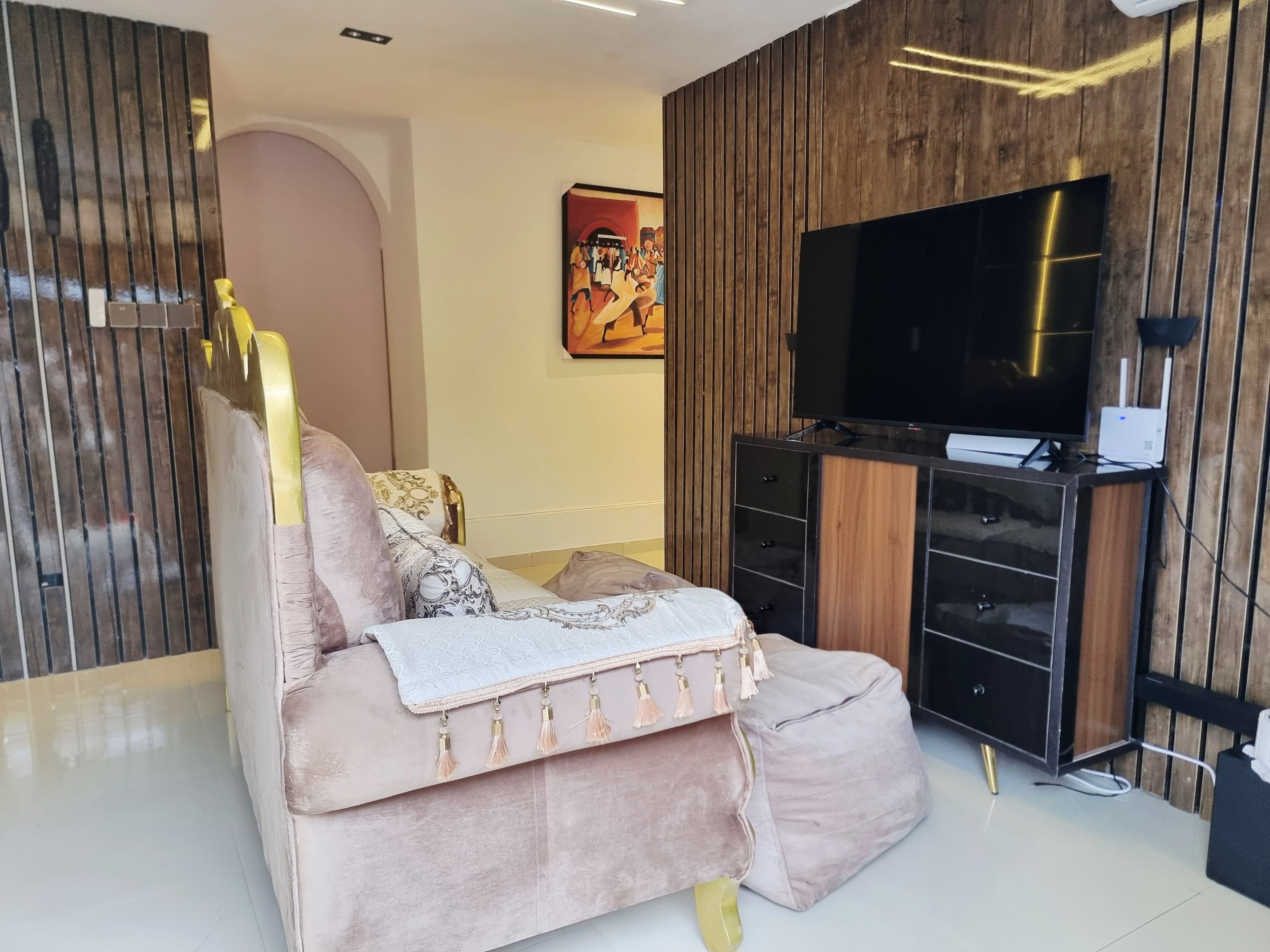 Elegant 2‑Bed Guesthouse • Airport Access • Gated Estate - Image 2
