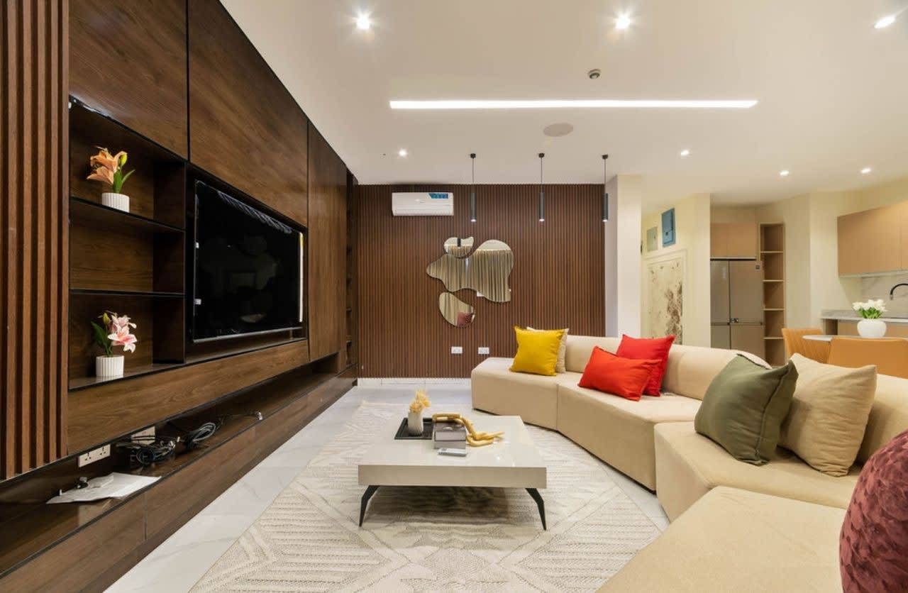 The Omini Apartments Elegant 1-Bedroom Smart Luxury Retreat - Image 3