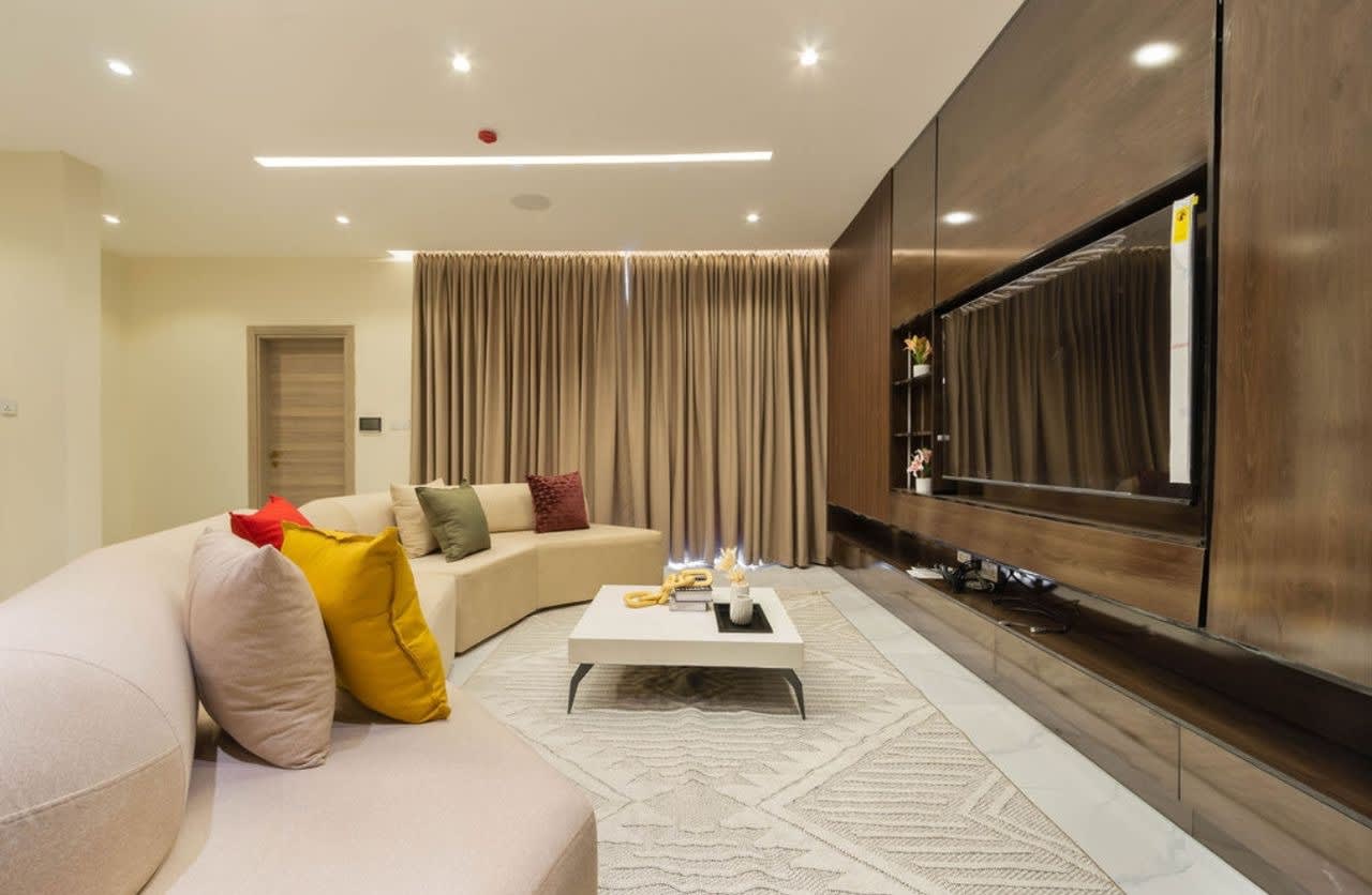 The Omini Apartments Elegant 1-Bedroom Smart Luxury Retreat