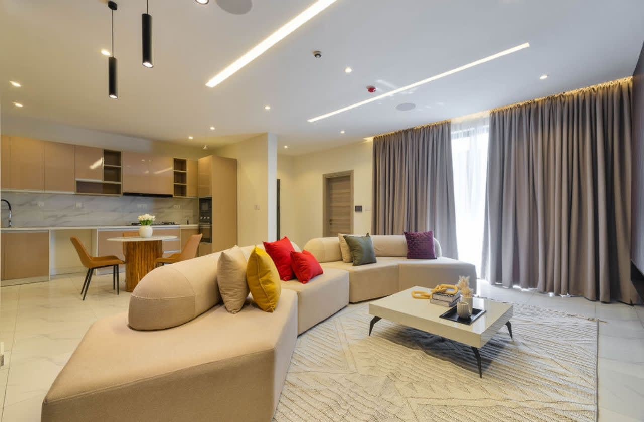 The Omini Apartments Elegant 1-Bedroom Smart Luxury Retreat - Image 2