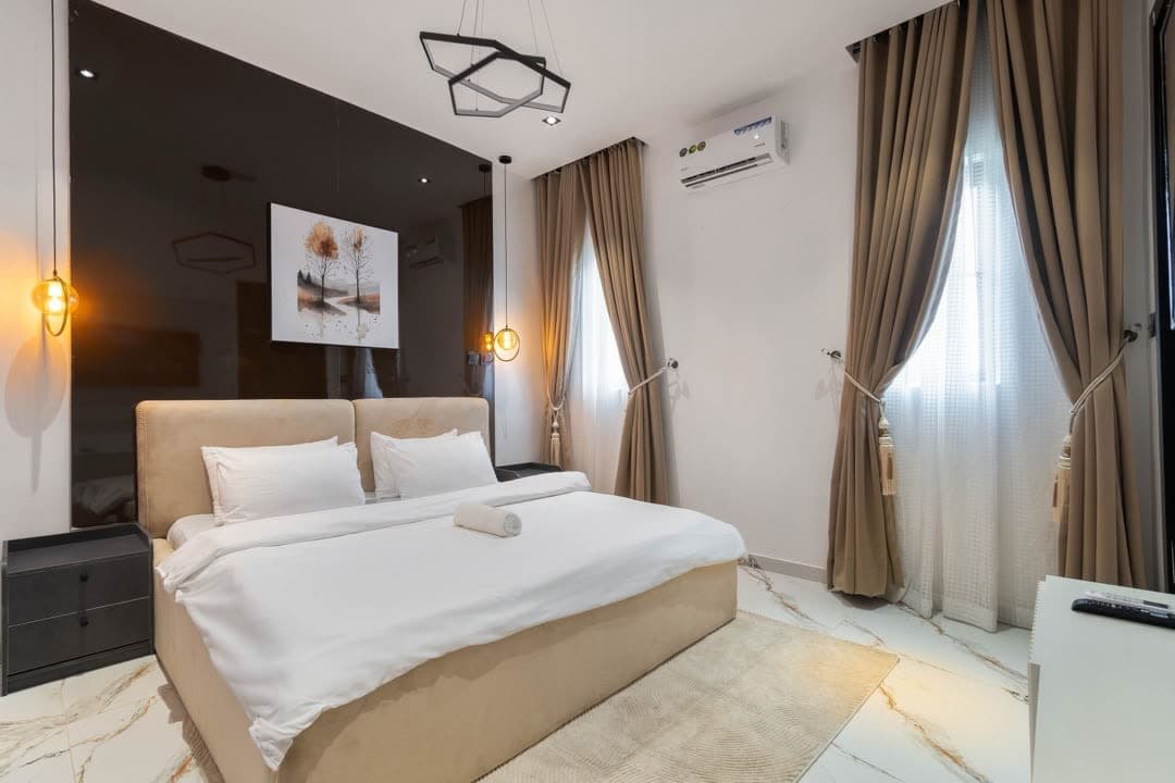 Luxury 2-Bedroom Apartment with Premium Amenities - Image 3