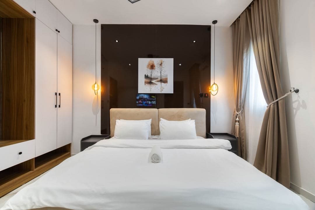Luxury 2-Bedroom Apartment with Premium Amenities - Image 4
